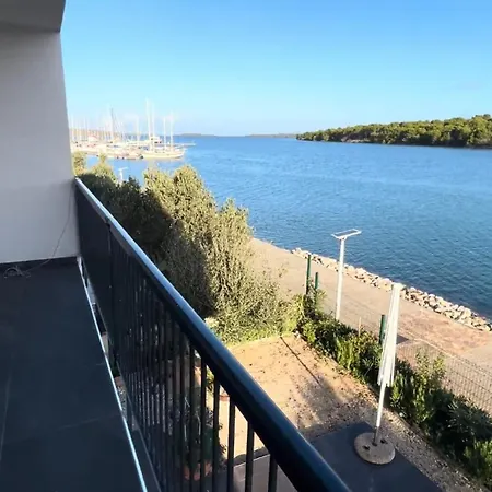 Vakantiehuis Fosa Poolfloor Mit Pool Und Meeresblick