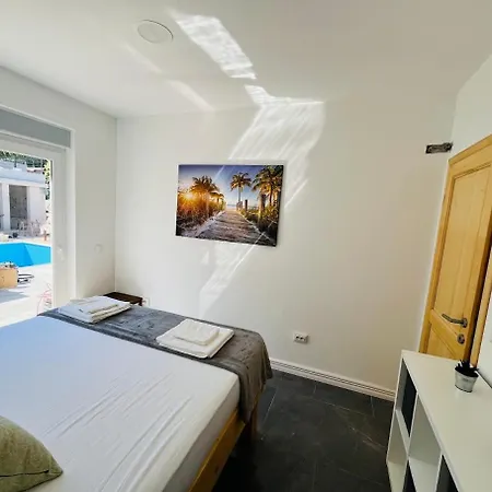 Fosa Poolfloor Mit Pool Und Meeresblick