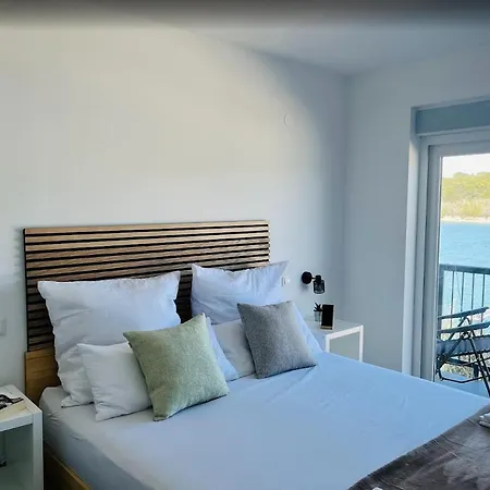 Holiday home Fosa Poolfloor Mit Pool Und Meeresblick