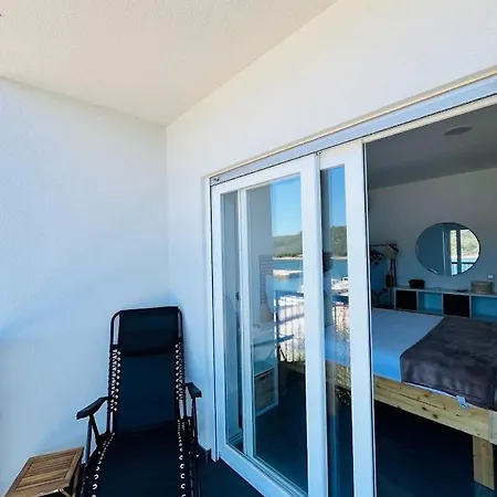 Holiday home Fosa Poolfloor Mit Pool Und Meeresblick Veli Rat