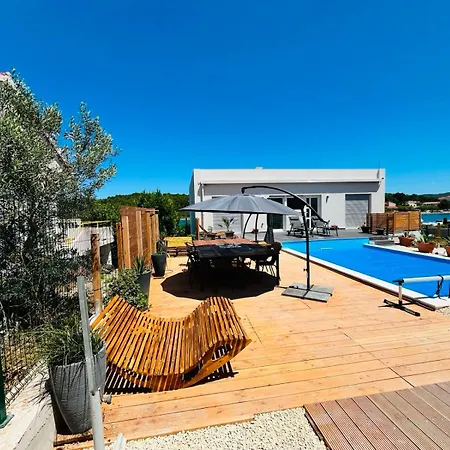 Fosa Poolfloor Mit Pool Und Meeresblick Holiday home Veli Rat