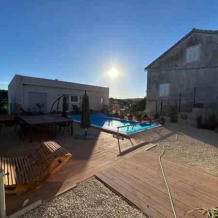 Holiday home Fosa Poolfloor Mit Pool Und Meeresblick Veli Rat
